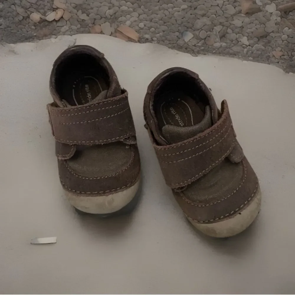 Stride Rite Brown Kids Shoes larger Velcro